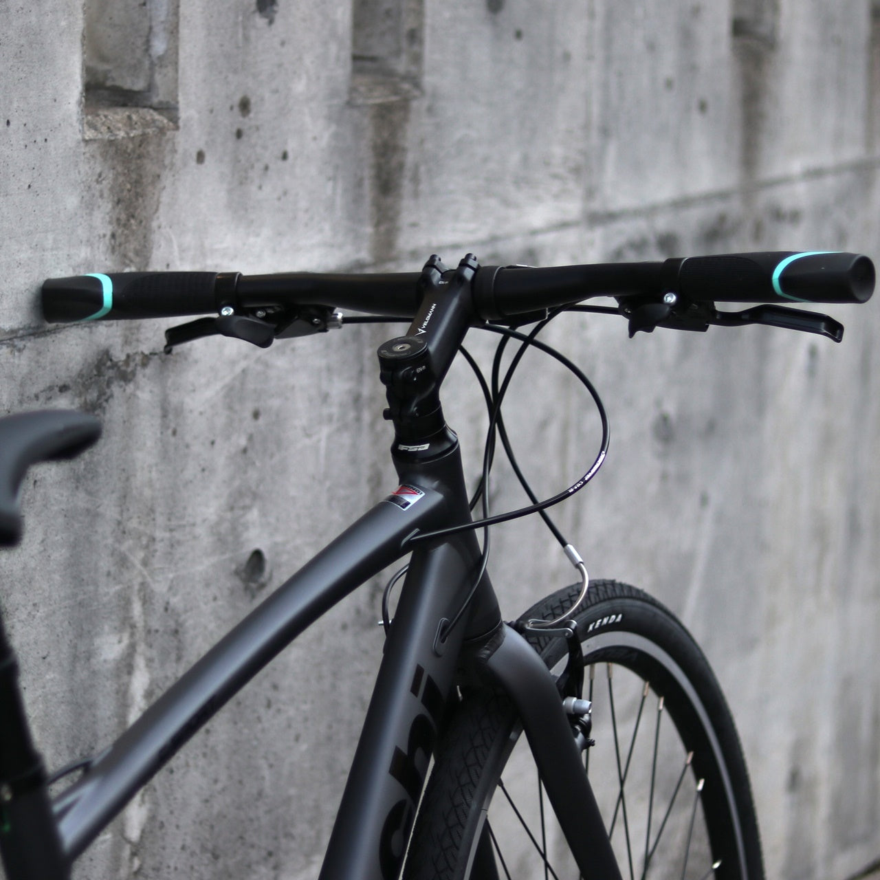 【在庫セール!】【2025年モデル】C-SPORT1(Vブレーキ) Bianchi ビアンキ C-SPORT1 クロスバイク 通勤 フィットネスバイク 700C タイヤ スポーツバイク 初心者