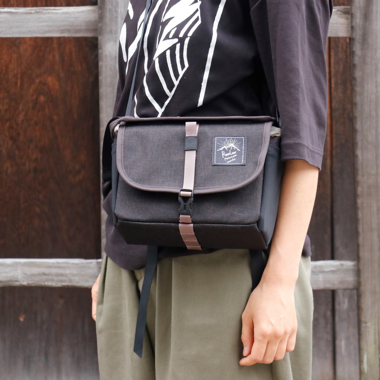 BIKE'N HIKE FRONT BAG RawLow Mountain Works ロウロウマウンテンワークス バイクンハイク フロントバッグ 自転車 バイクパッキング バッグ 輪行バッグ代用 自転車ツーリング ギア コンパクトサイクルバッグ