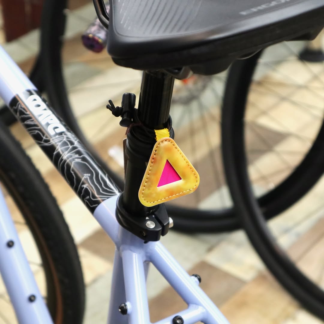 triangle reflector MINI(fire dye) 自転車リフレクター 反射板 ブルーラグ