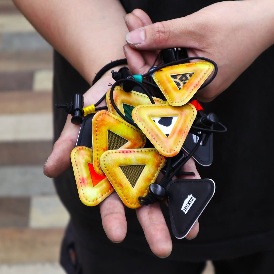triangle reflector MINI(fire dye) 自転車リフレクター 反射板 ブルーラグ