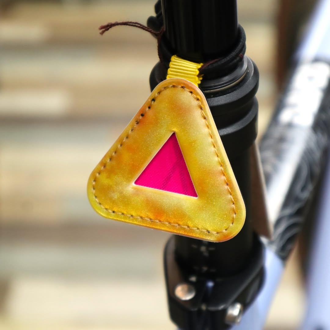 triangle reflector MINI(fire dye) BLUE LUG ブルーラグ triangle reflector リフレクター アクセサリー 自転車 反射板 ファイアーダイ 限定カラー