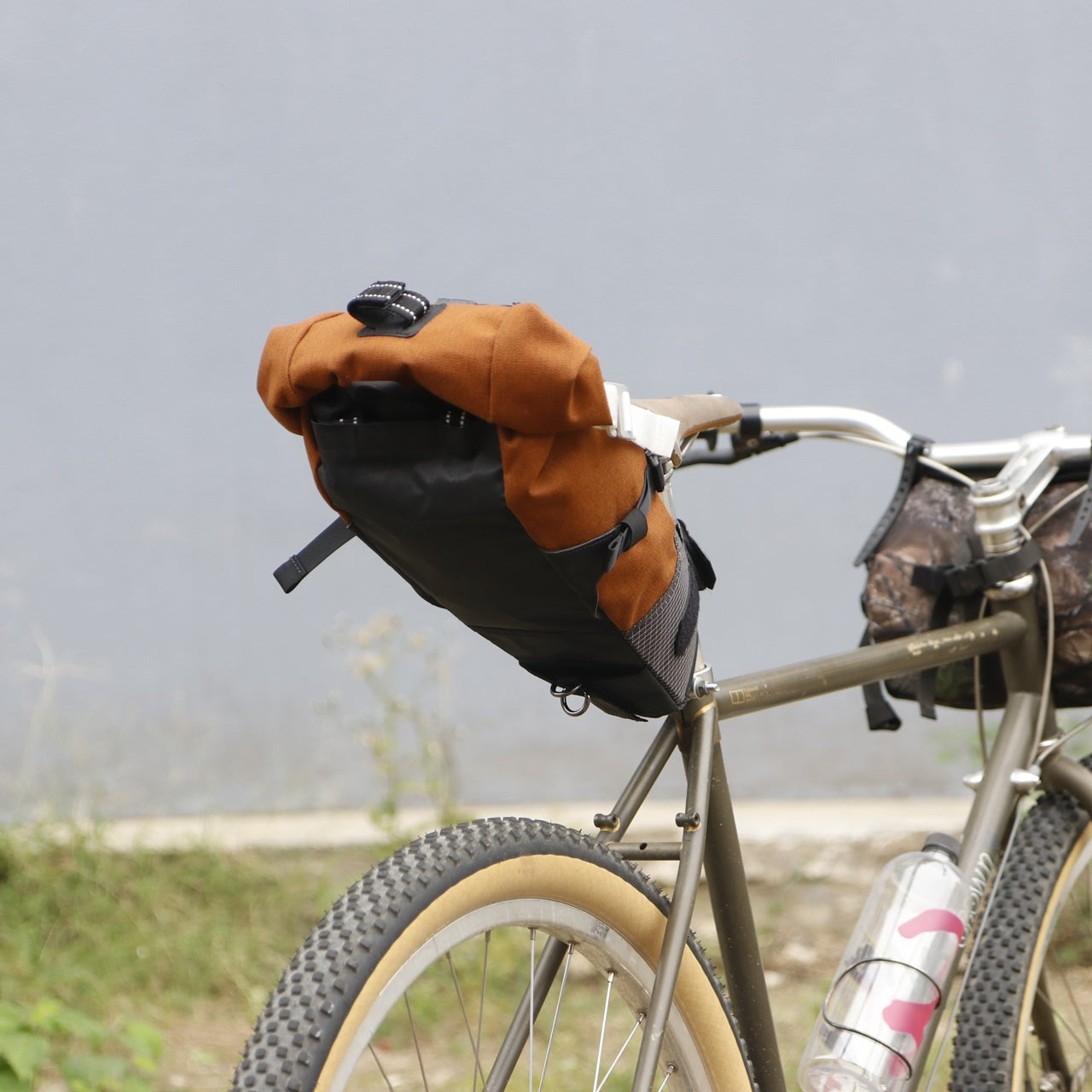 Bike'n Hike Post Bag (Deadstock 1st Color) ロウロウマウンテンワークス RLMW バイクンハイクポストバッグ サドルバッグ バックパック ペーパースカイ シートバッグ