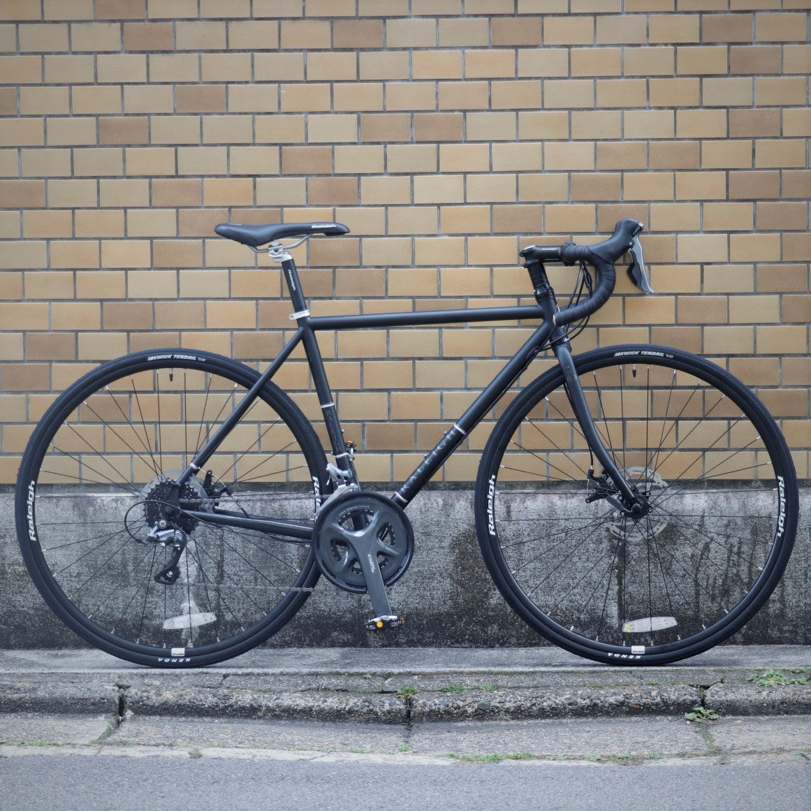 【在庫セール!】CRB(Carlton-B) クロモリディスクロード スポルティーフツーリング SHIMANO Claris搭載 ロードバイク通勤 フェンダーキャリア対応 クラシックロードバイク 日本仕様ロード