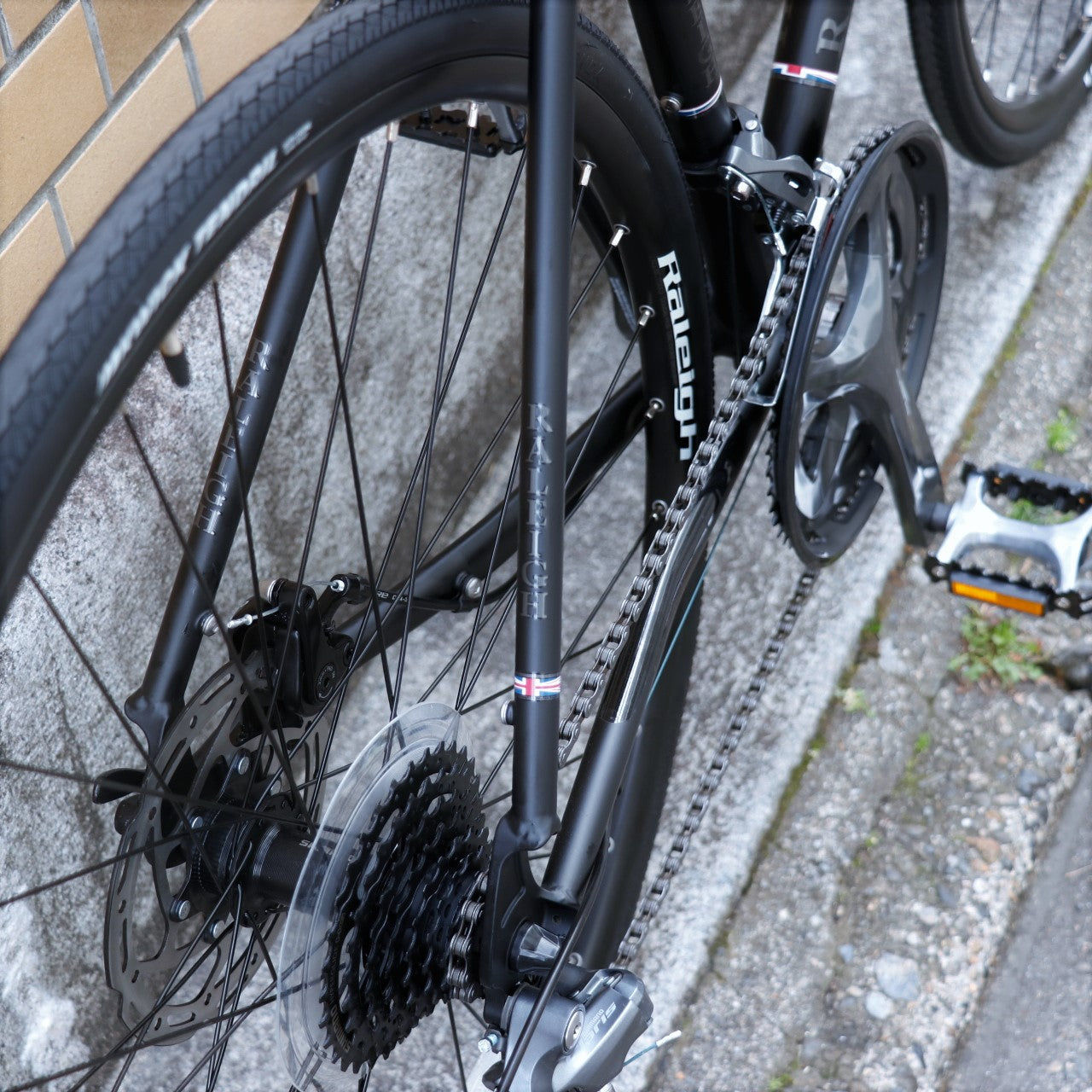 【在庫セール!】CRB(Carlton-B) クロモリディスクロード スポルティーフツーリング SHIMANO Claris搭載 ロードバイク通勤 フェンダーキャリア対応 クラシックロードバイク 日本仕様ロード