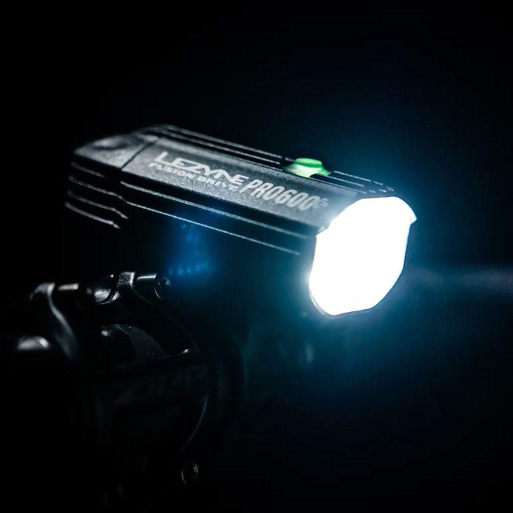 FUSION DRIVE PRO 600+ Lezyne フロントライト 600ルーメン USB-C ライト 自転車 自転車ライト 長時間 ナイトライド 明るいライト ロードバイク ライト おすすめ ブルべライト USB給電 高配光 LED ライト