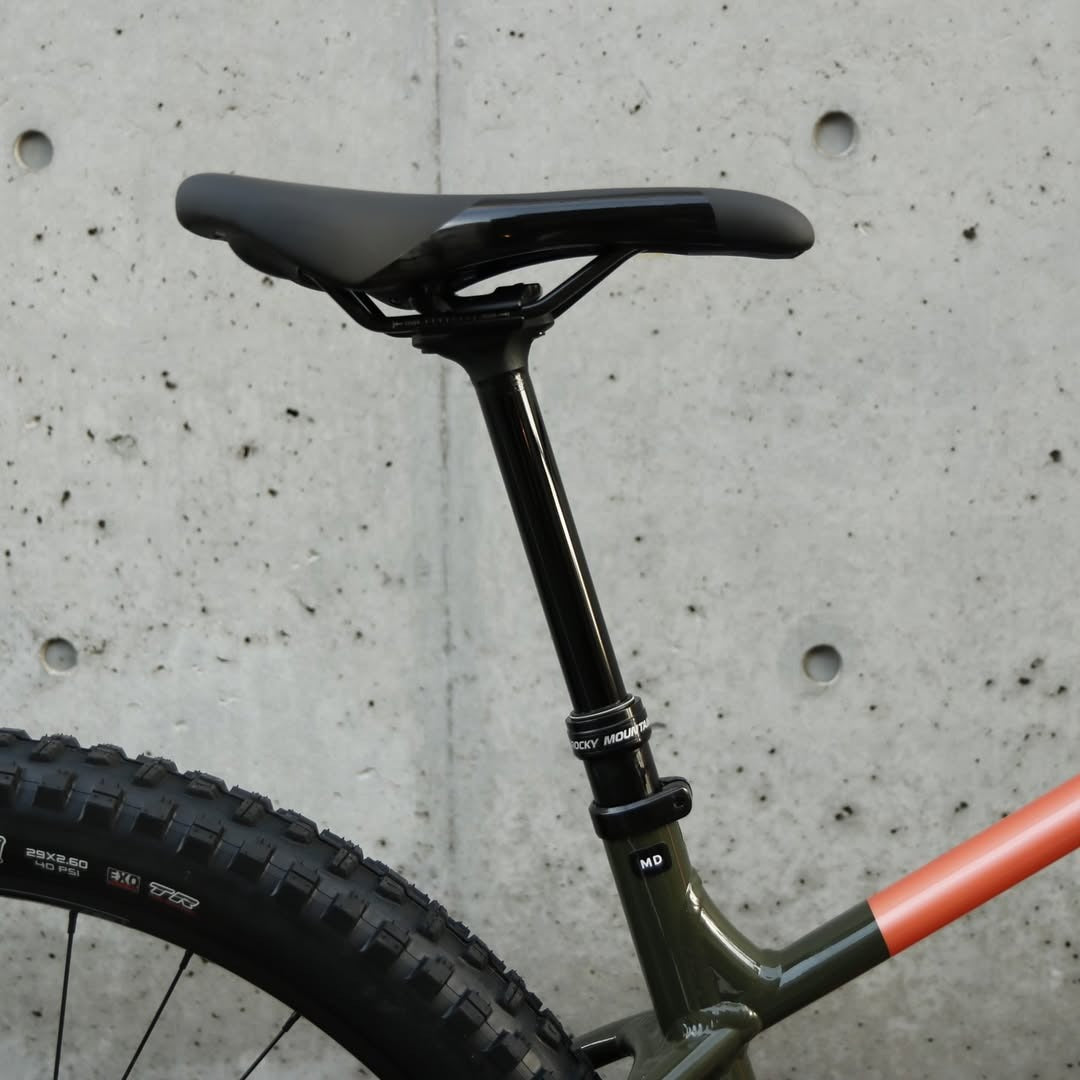 【型落ちセール!】【2022年モデル】GROWLER 40 ロッキーマウンテンMTB ハードテイルマウンテンバイク プラスタイヤMTB DEORE12速 ドロッパーポスト標準 トレイルバイク 油圧ディスクMTB