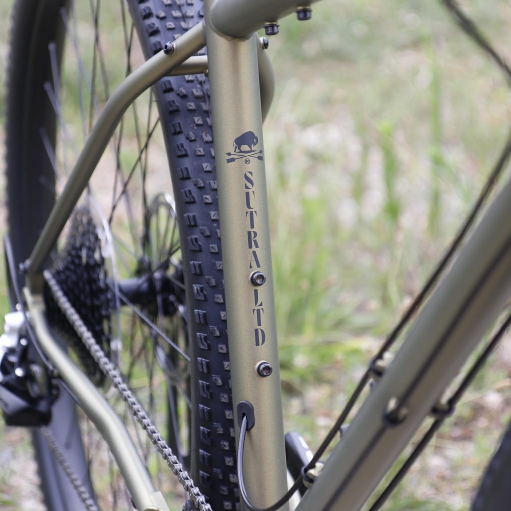 【2025年モデル】SUTRA LTD グラベルアドベンチャー フロントシングル バイクパッキング チューブレスグラベル グラベルキャンプ クロモリバイク ドロッパーポスト内装