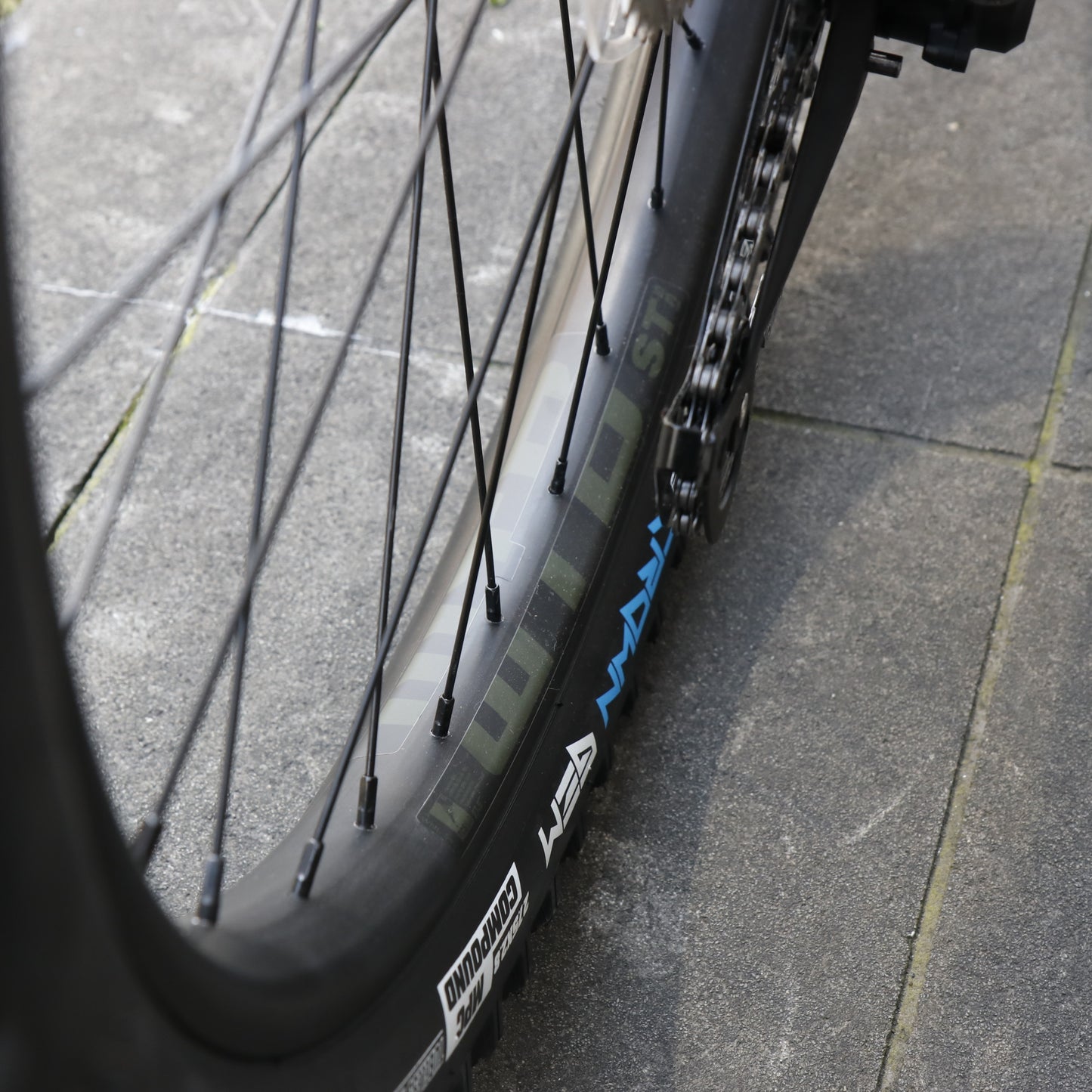 【2025年モデル】BIG HONZO DL セミファットバイク トレイルバイク 完成車 マウンテンバイク 初心者 MTB ロックショックス SHIMANO DEORE 12速 チューブレスレディ MTB BOOST規格 MTB