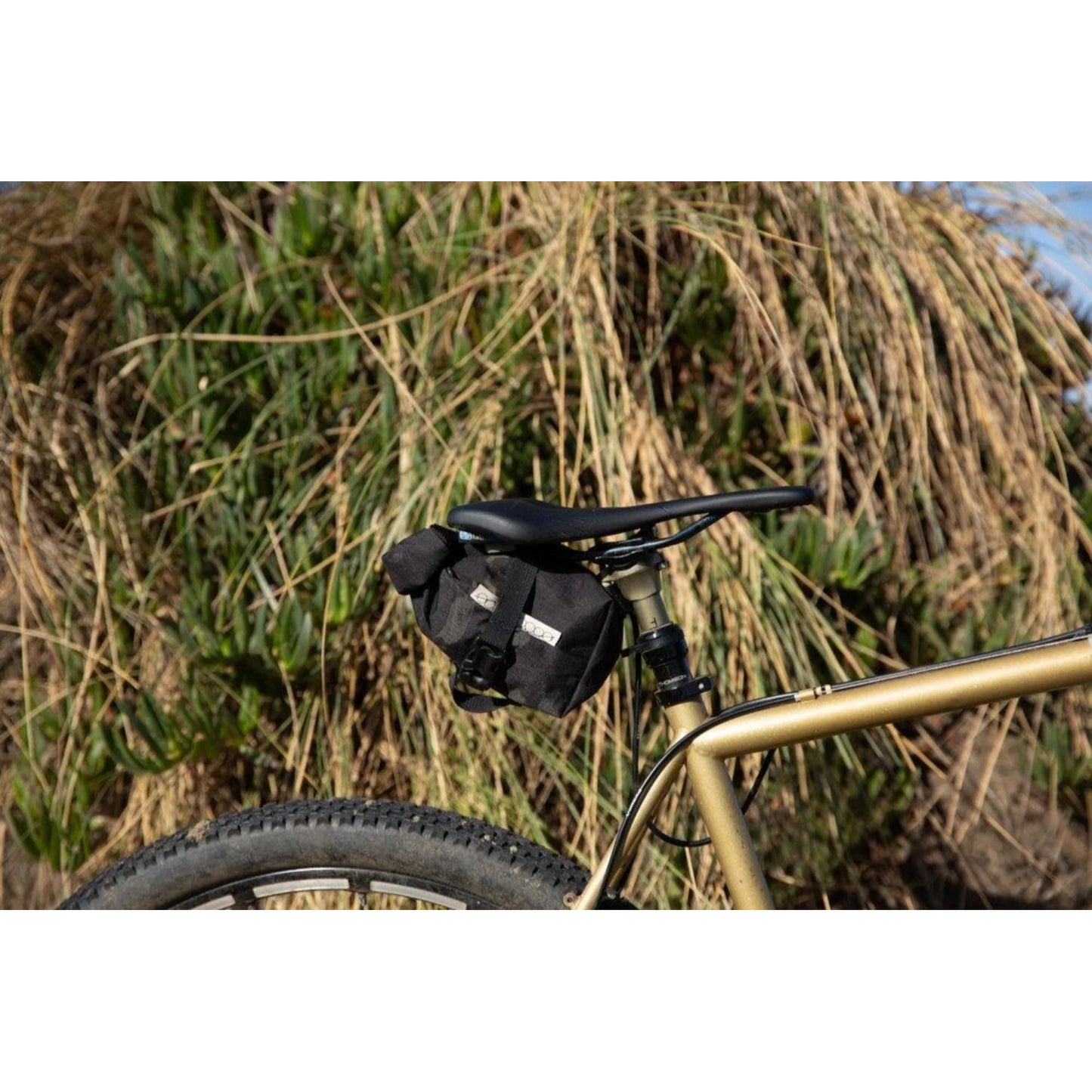Rolltop Saddlebag Outer Shell サドルバッグ ロールトップ サドルバッグ グラベルバイク バッグ バイクパッキング サドルバッグ X-Pac サドルバッグ カリフォルニア製 バッグ 自転車ツーリング バッグ