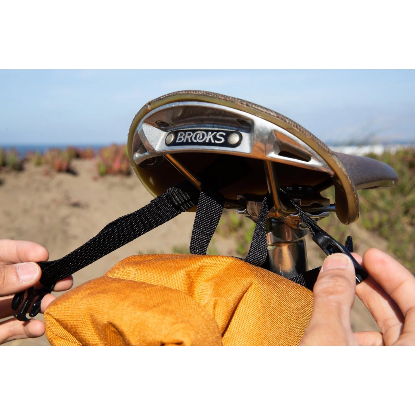 Rolltop Saddlebag Outer Shell サドルバッグ ロールトップ サドルバッグ グラベルバイク バッグ バイクパッキング サドルバッグ X-Pac サドルバッグ カリフォルニア製 バッグ 自転車ツーリング バッグ