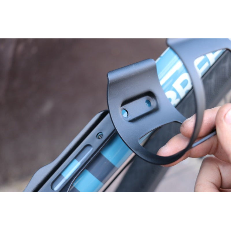 SIDE ENTRY WATER BOTTLE CAGE