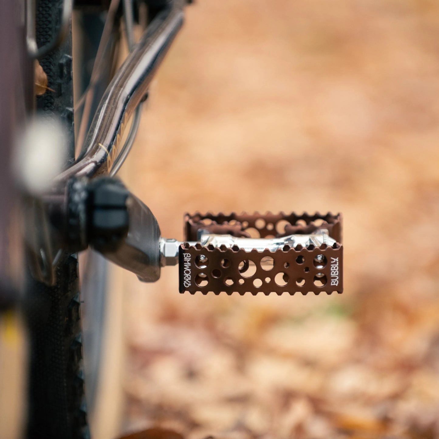 【MKS × SIMWORKS】Bubbly Pedal SimWorks ペダル MKS フラットペダル ツーリング向けペダル コンケーブペダル グラベルバイク カスタム ロングライド ペダル選び 自転車フラットペダル アルミ