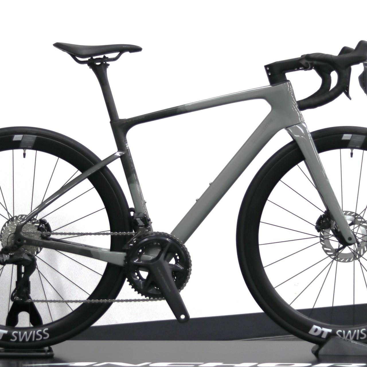 【2025年モデル】RE8 ULTEGRA Di2 アンカー 電動コンポ ロードバイク ULTEGRA Di2 完成車 エアロロード カーボン ロングライド向けロードバイク DT SWISS カーボンホイール エンデュランスロード 高性能 軽量ディスクロードバイク