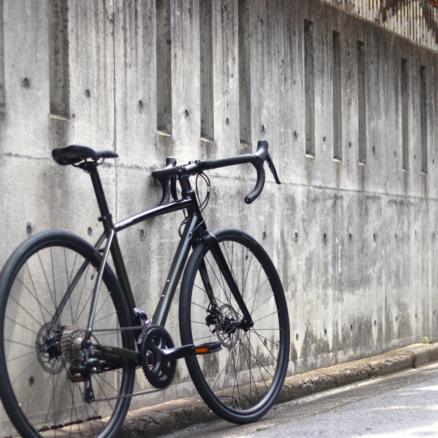 【在庫セール!】【2025年モデル】RL6D SORA SHIMANO SORA 完成車 初心者向け ディスクロードバイク アルミフレーム カーボンフォーク 機械式ディスク ロードバイク アンカー エントリーモデル 通勤通学 ロードバイク スルーアクスル対応 ロード