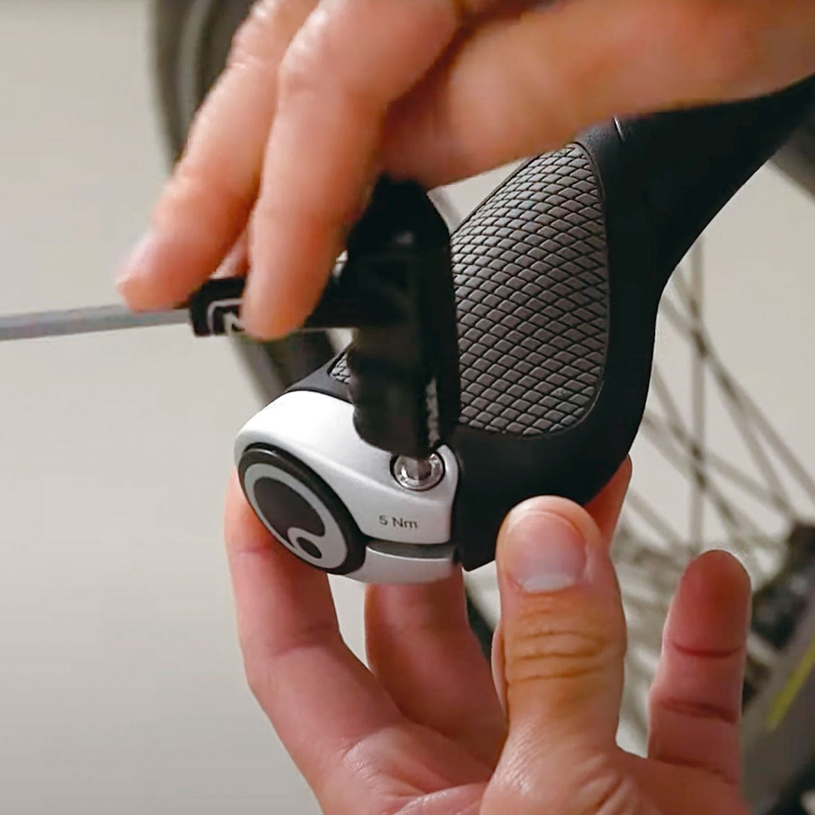 GC1 エルゴングリップ ロングライド向けグリップ ハンドルバー角度対応グリップ コンフォートバイクパーツ 手の痺れ対策グリップ カーボンバー対応グリップ 人間工学グリップ