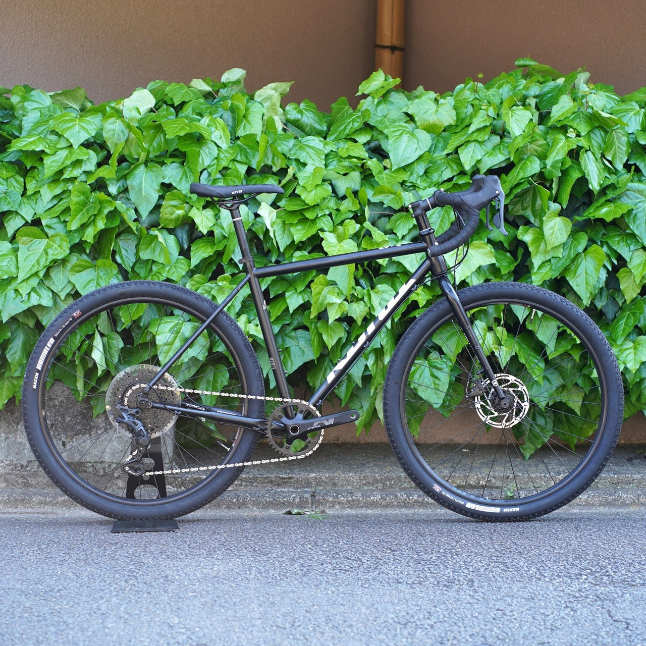 【2025年モデル】ROVE ST ツーリングバイク バイクパッキング対応 キャンプツーリング向け 650Bアドベンチャーバイク リアキャリア対応フレーム オフロード通勤用バイク