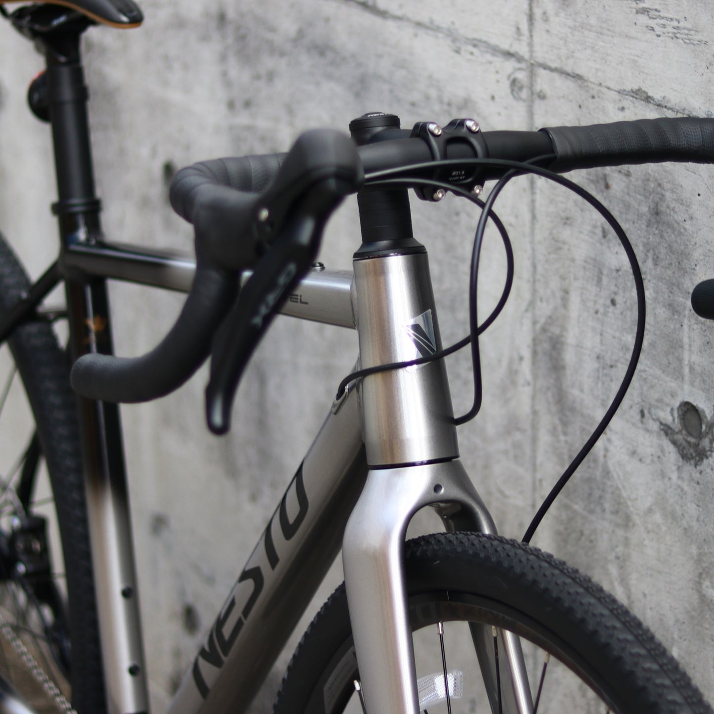 【スーパーセール!】【2026年モデル】KING GAVEL グラベルロード 初心者 SHIMANO GRX 完成車 バイクパッキング対応 ロードバイク NESTO グラベルバイク グラベルロード 1x11速 キングガベル レビュー 型落ちグラベルロード