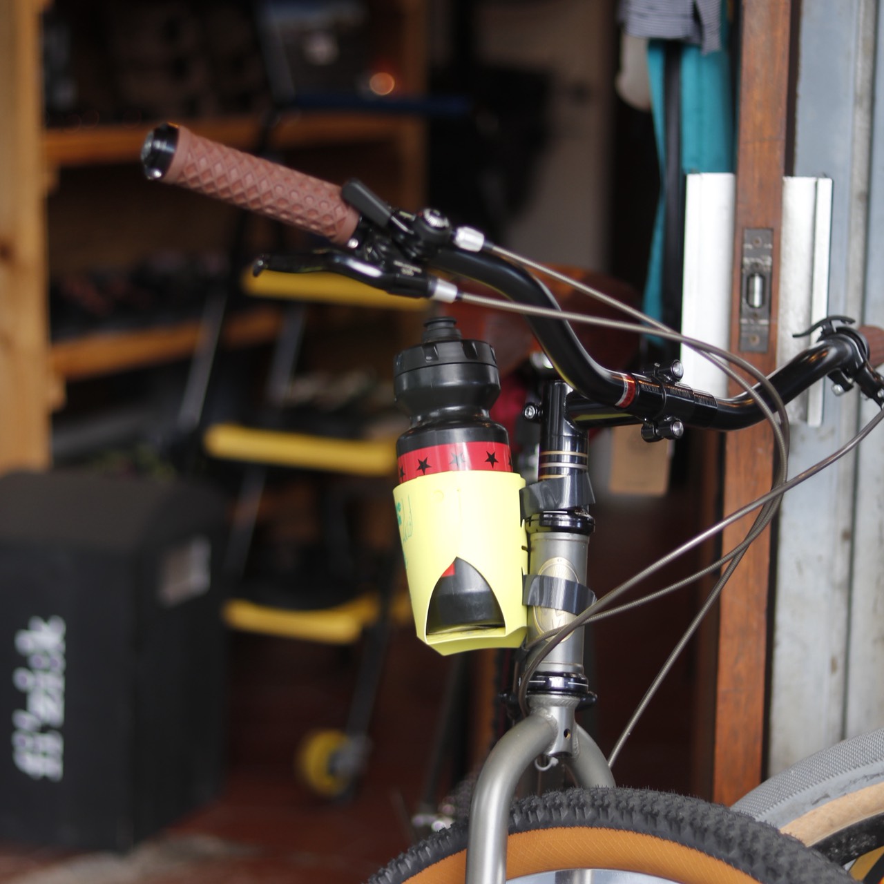 オリジナル コーヒー カップホルダー village green ride(by MOCA) MOCA モカ サイクルハテナ コーヒーカップホルダー 自転車アクセサリー 日本製バイクグッズ VILLAGE GREEN RIDE バイクライフギフト