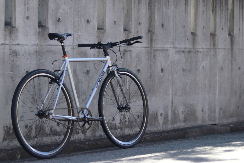 在庫セール中｜カスタム前提で遊べる「cinelli Tutto Plus」はシングルの枠を超える一台