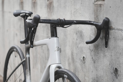 久しぶりの再入荷！ANCHOR RE8 105 Di2｜2027年モデル発表前、今あらためて注目したいエンデュランスロード
