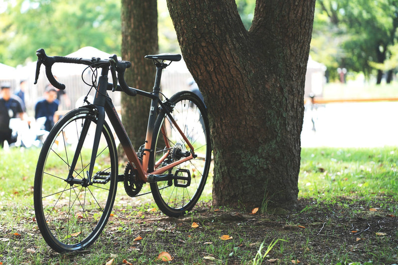 リムブレーキ派必見！日本ブランドが贈る『FARNA SL1』2026年モデル