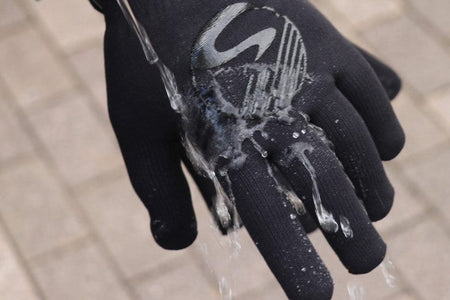 雨天時のサイクリングにも安心！「ShowersPass Crosspoint Waterproof Knit Gloves」