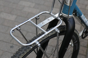 NITTO × BLUE LUG M-1B フロントラック装着例（小型で安定感のある5点固定ラック）