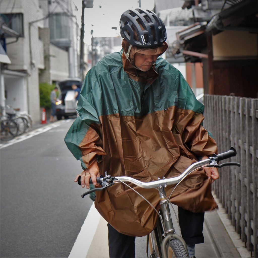 ボトルケージサイズにコンパクト!!自転車で使いやすく快適なレインウェア【FAIRWEATHER / フェアウェザー】 PACKABLE RAIN PONCHOをご紹介！