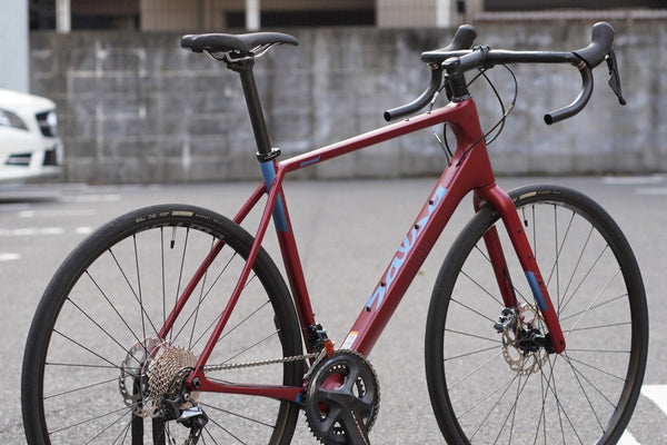 【SALSA CYCLES WARROAD CARBON】速さもダートも諦めないカーボンエンデュランスロード