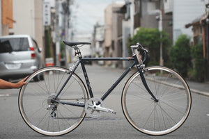 【2026年モデル】FUJI BALLAD｜クラシック×軽快な走りを楽しむクロモリフラットバーロード