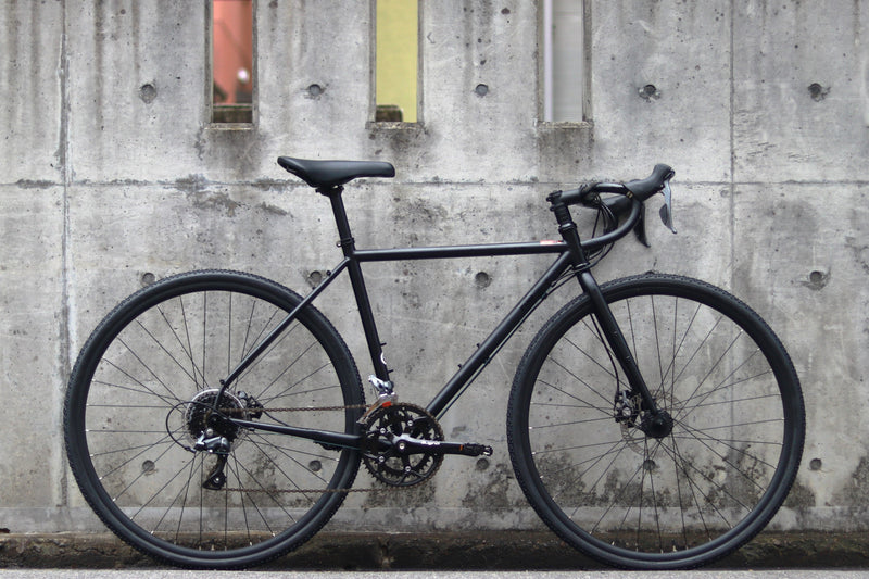 グラベル？シクロクロス？FEATHER CX+が“ちょうどいい理由”