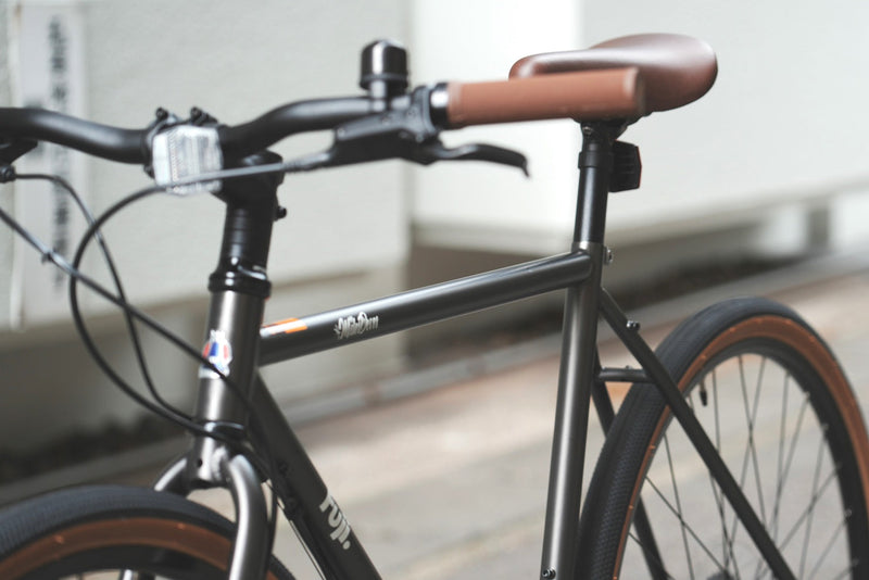 FUJI MILESDOVES FLAT｜FEATHER CX+の系譜を受け継ぐ、街とグラベルを楽しむフラットバイク