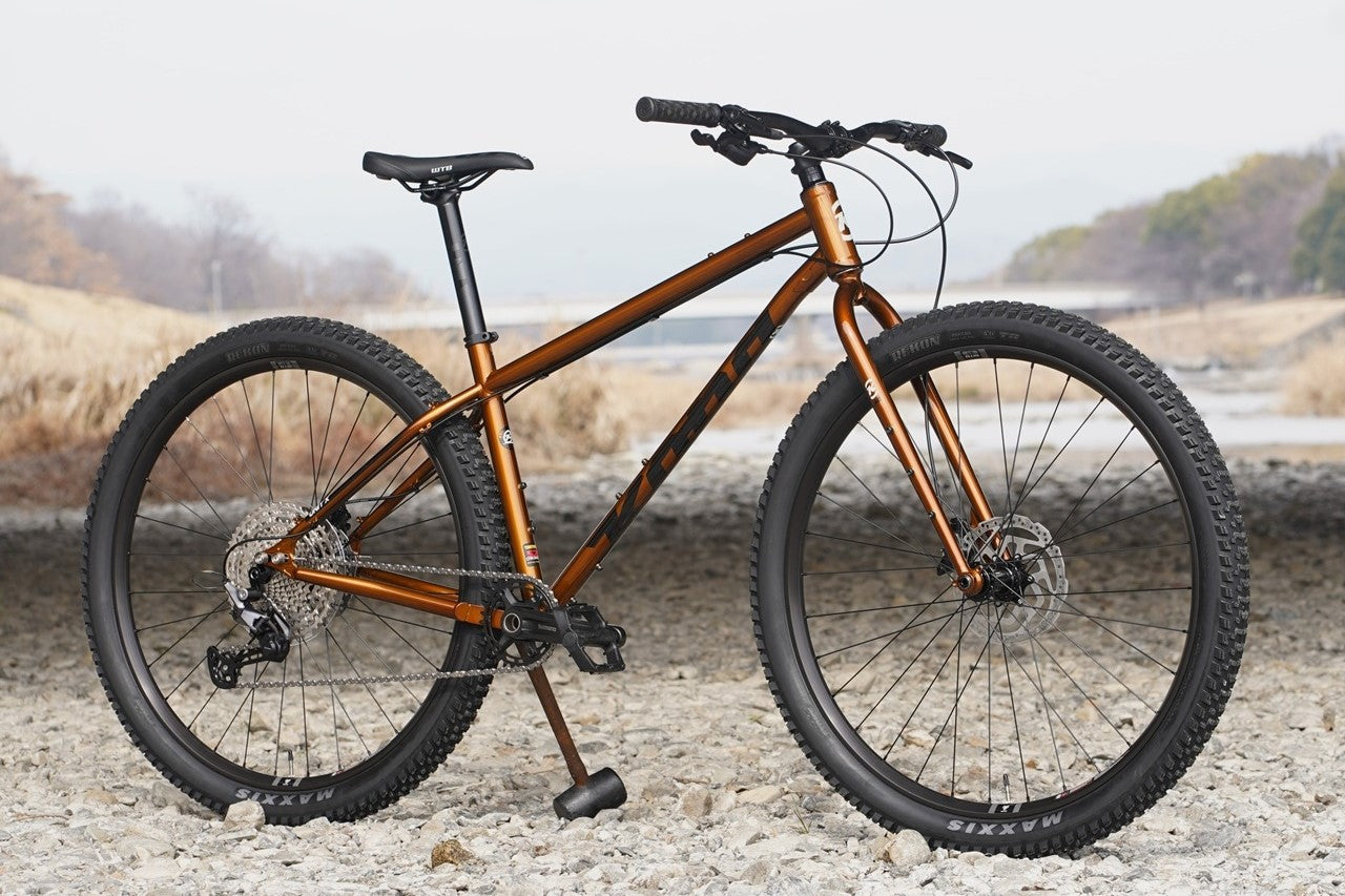 街も山も旅もこれ1台。KONA UNIT Xが“全部できるMTB”な理由 – 京都の
