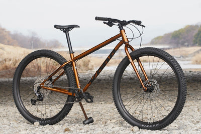 街からダート、その先へ。遊び方を限定しない一台｜KONA UNIT X（2026）