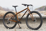 街からダート、その先へ。遊び方を限定しない一台｜KONA UNIT X（2026）