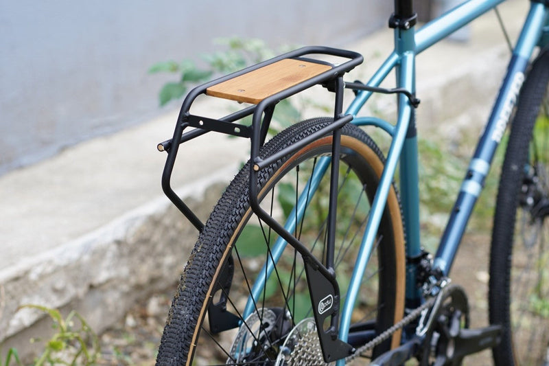 竹天板が最高に格好いい。PDW「Everyday Rack」は街も旅も似合う名作リアラック