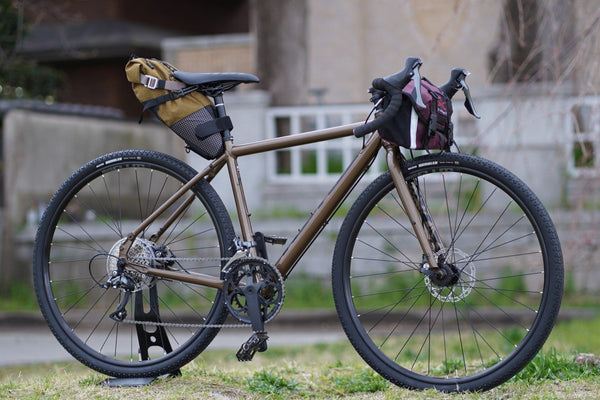【2026年モデル】KONA ROVE AL 700｜街もグラベルも走れる万能エントリーバイク