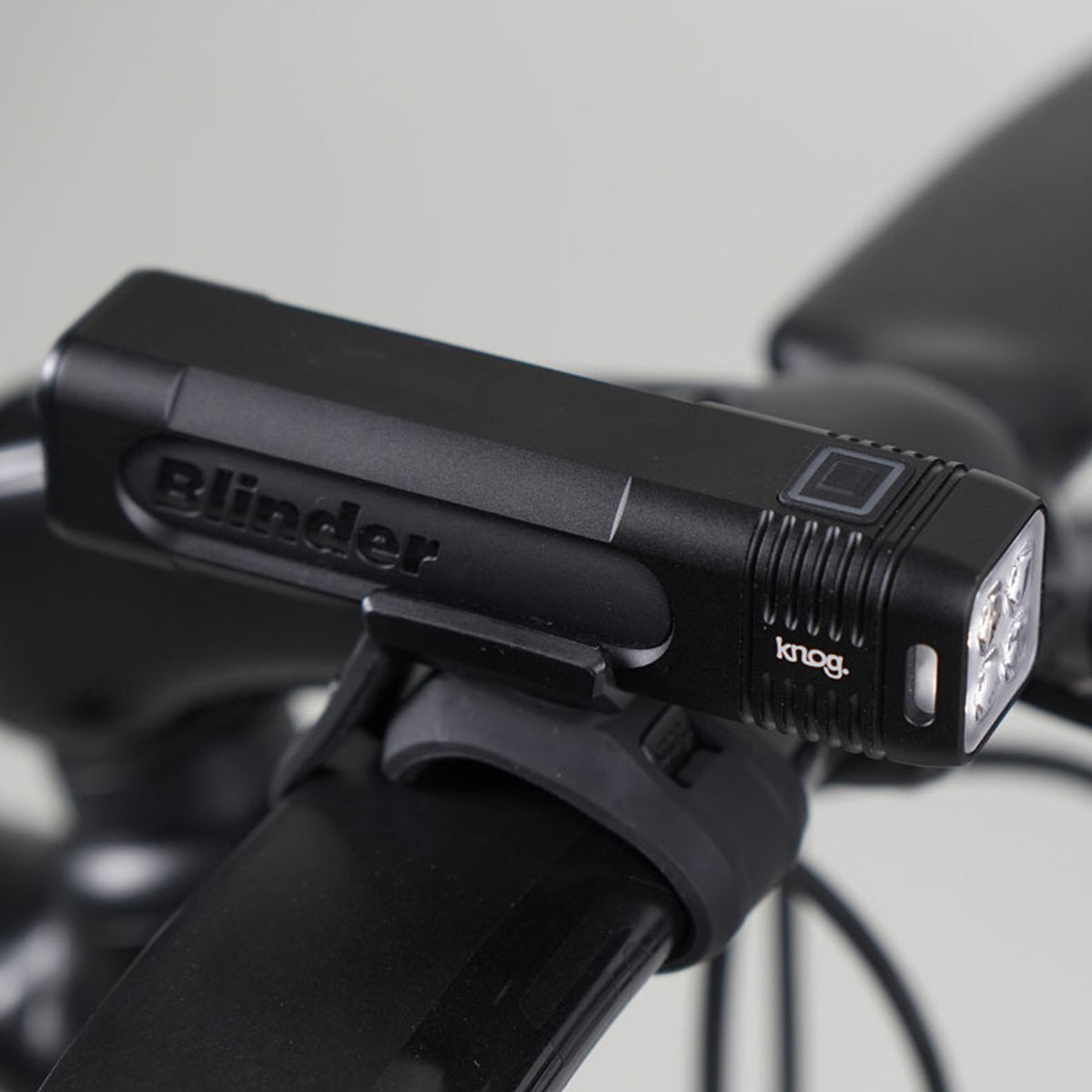BLINDER 600（ブラインダー 600）