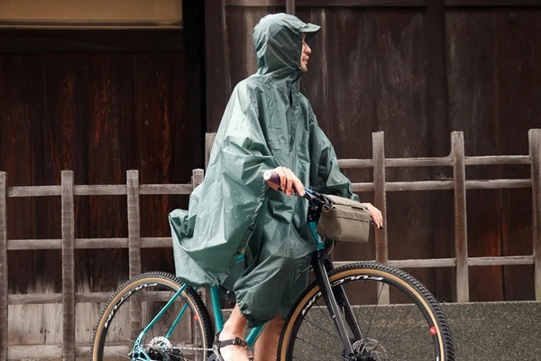 FAIRWEATHER PACKABLE RAIN PONCHO|自転車移動を快適にする超軽量 FAIRWEATHER PACKABLE RAIN PONCHO|自転車移動を快適にする超軽量