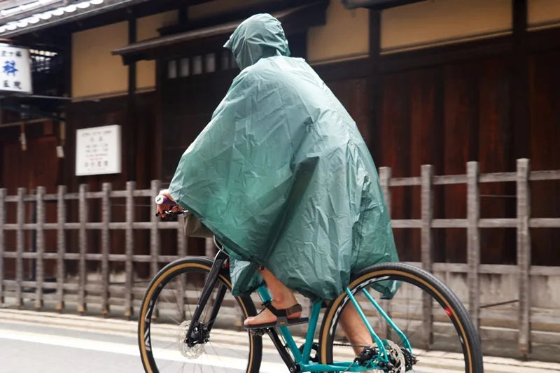 PACKABLE RAIN PONCHO