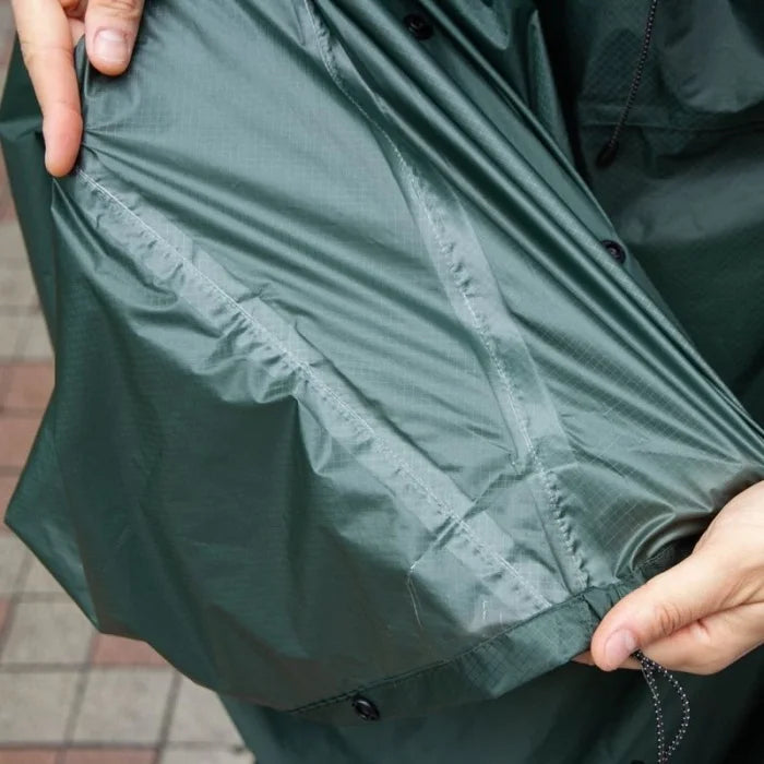 PACKABLE RAIN PONCHO