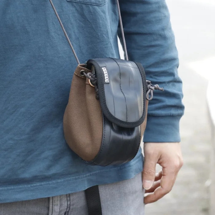 R TUBE POCHETTE