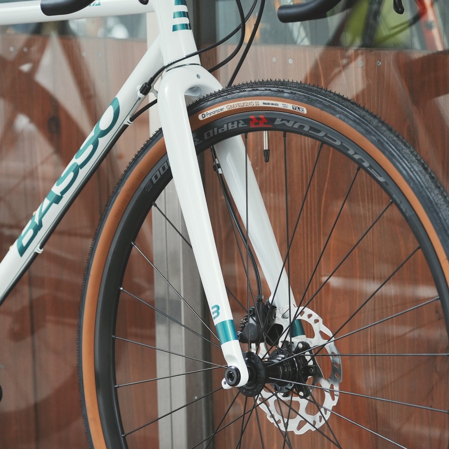 【型落ちセール！】【2025年モデル】TERRA バッソ TERRA グラベルロードバイク おすすめ REYNOLDS 520 フレーム SHIMANO GRX 油圧ディスク パナレーサー グラベルキング FULCRUM グラベルホイール クロモリ グラベルバイク