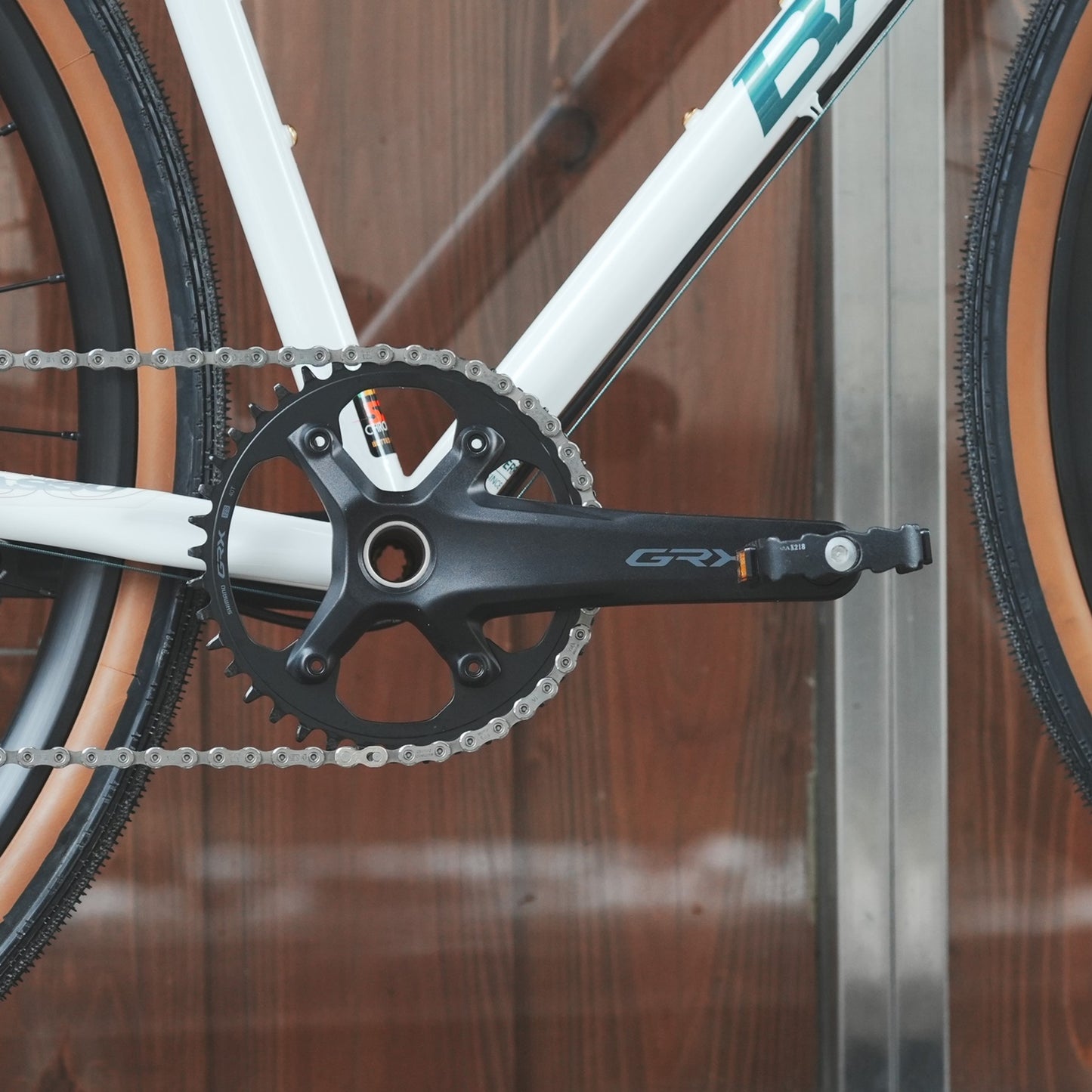 【型落ちセール！】【2025年モデル】TERRA バッソ TERRA グラベルロードバイク おすすめ REYNOLDS 520 フレーム SHIMANO GRX 油圧ディスク パナレーサー グラベルキング FULCRUM グラベルホイール クロモリ グラベルバイク