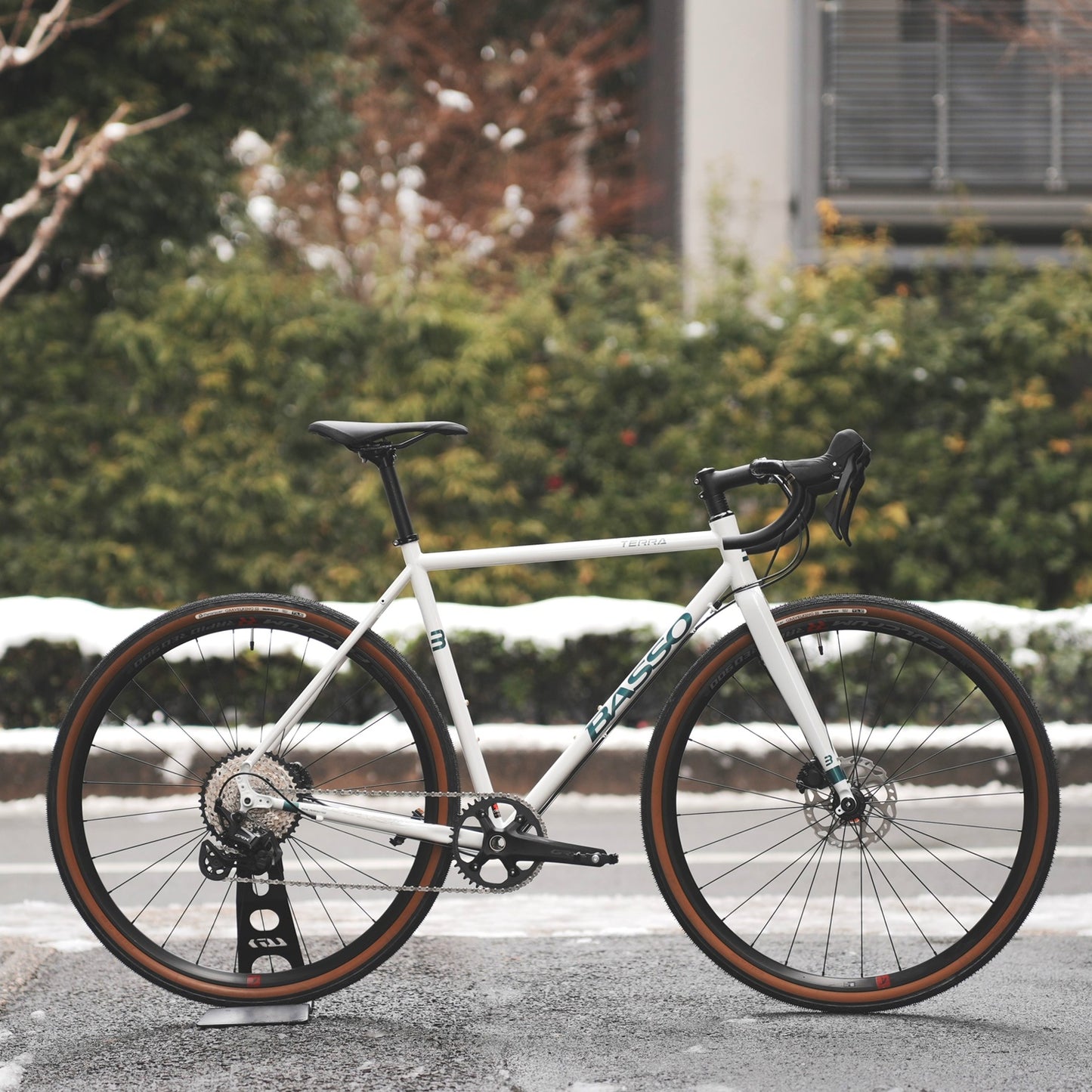 【型落ちセール！】【2025年モデル】TERRA バッソ TERRA グラベルロードバイク おすすめ REYNOLDS 520 フレーム SHIMANO GRX 油圧ディスク パナレーサー グラベルキング FULCRUM グラベルホイール クロモリ グラベルバイク