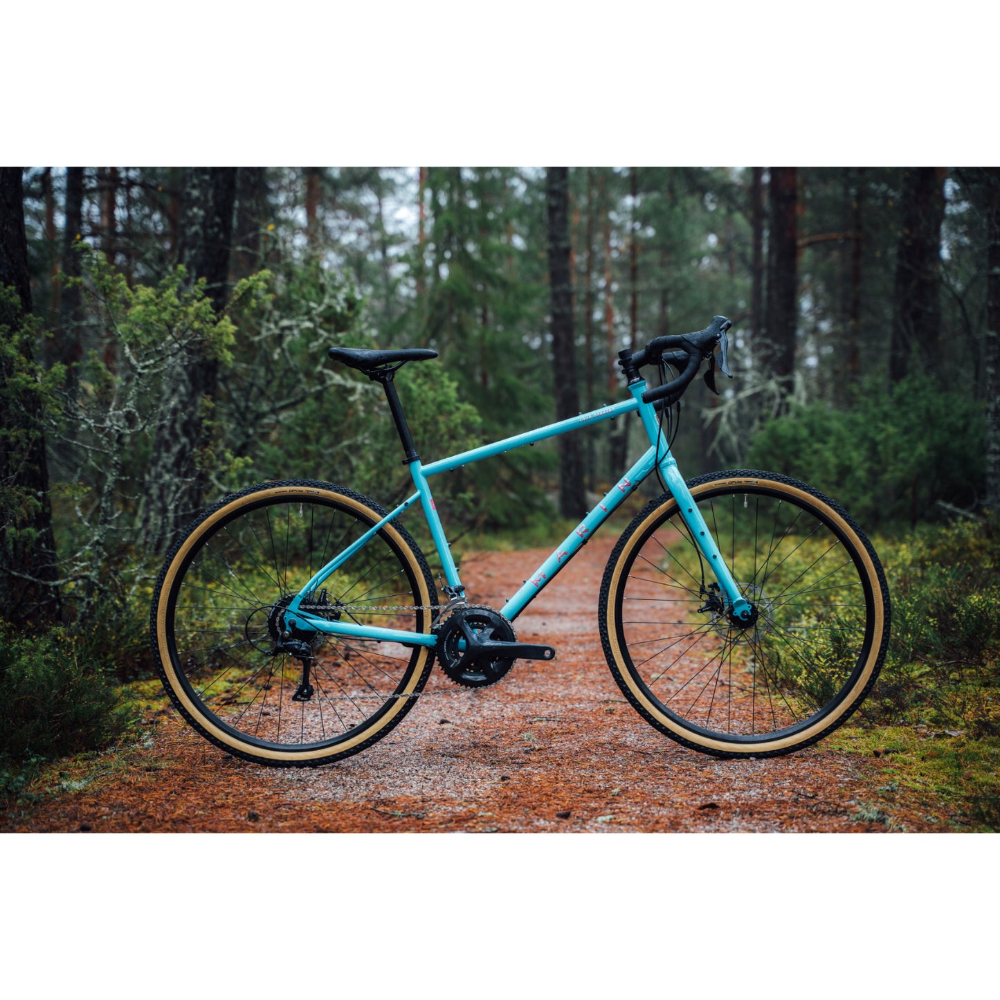 【2026年モデル】FOUR CORNERS 1 MARIN BIKES グラベルロード バイクパッキング アドベンチャーバイク クロモリフレーム ロングツーリング アメリカンバイク