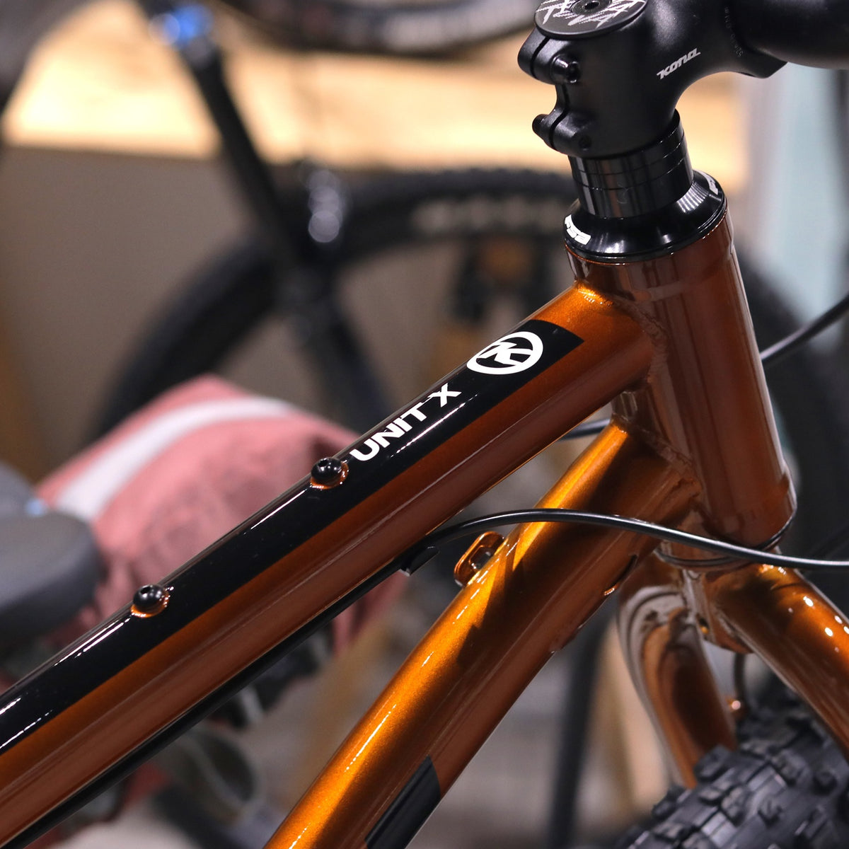 【2026年モデル】UNIT X（Gloss Metallic Gold）