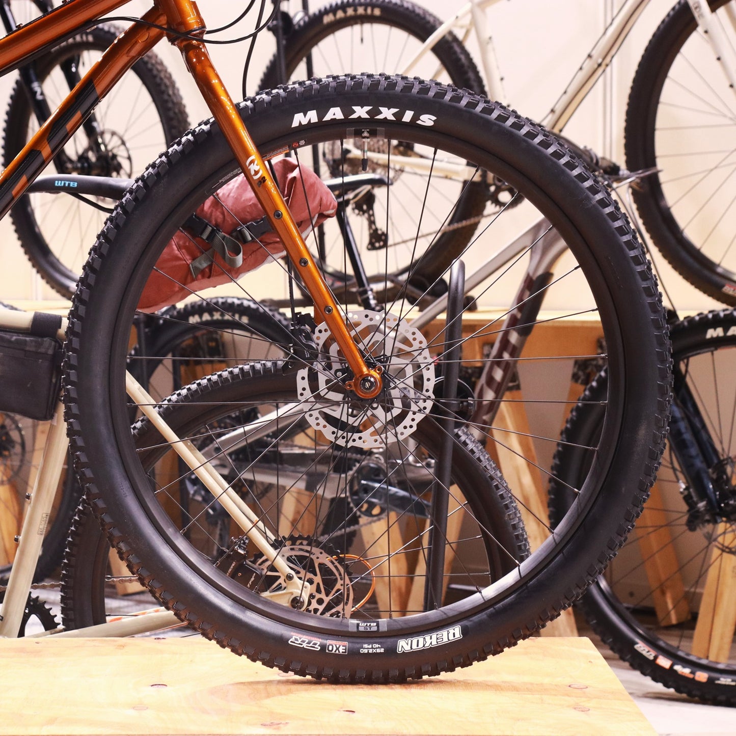 【2026年モデル】UNIT X（Gloss Metallic Gold） KONA Unit コナ ユニットX バイクパッキングバイク 29er MTB アドベンチャーバイク グラベルツーリング クロモリMTB