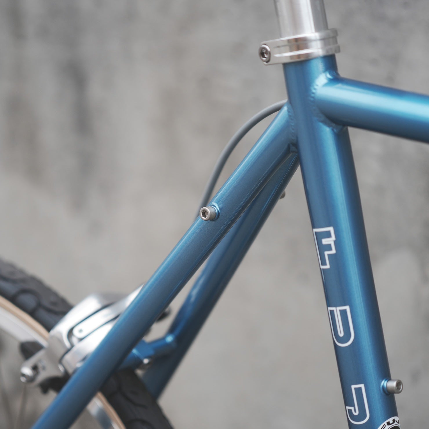 FUJI HELION（2026年モデル）｜クラシックな見た目と軽快な走りを