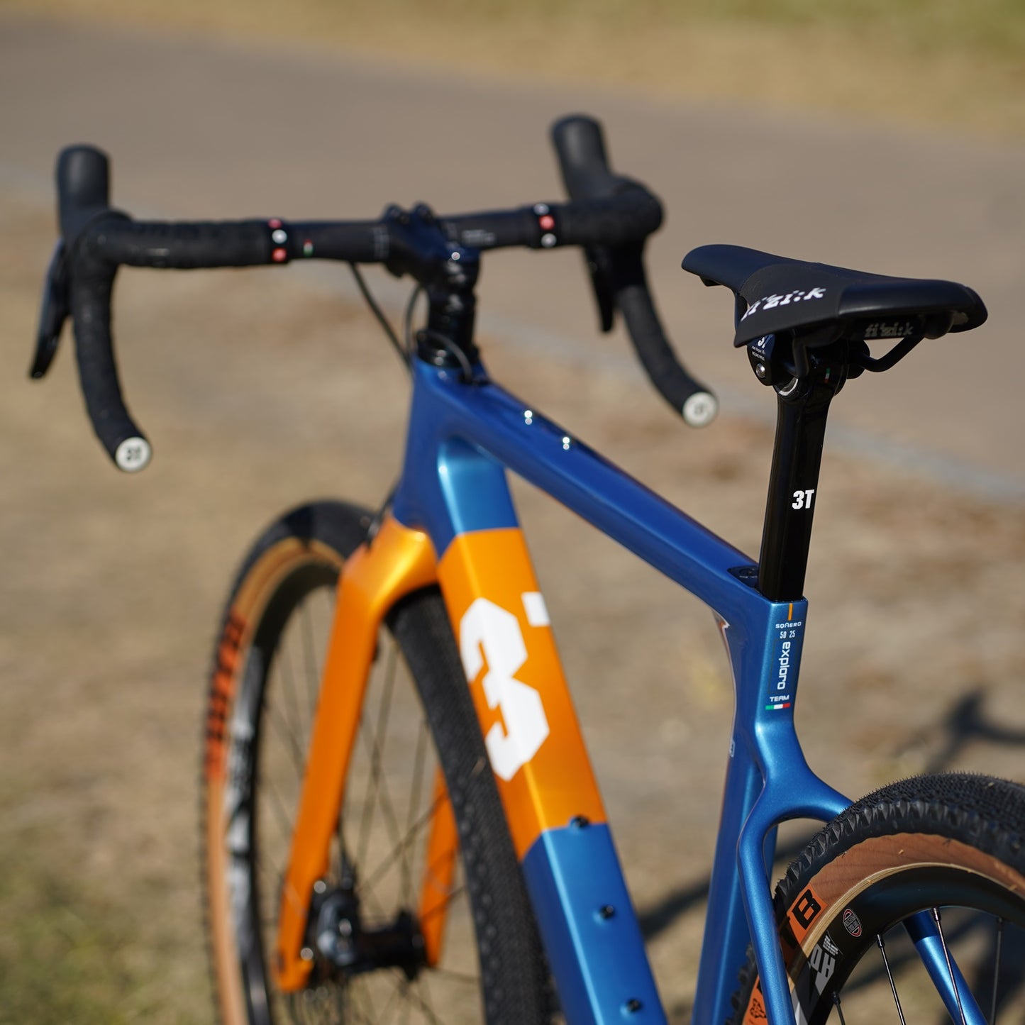 【アウトレット】EXPLORO TEAM EAGLE/FORCE eTap（size-M） グラベルバイク 650B AXS グラベル エクスプローロ TEAM XX1 AXS リアディレイラー ワイドレンジ グラベル グラベルツーリング バイク 3T グラベルロード